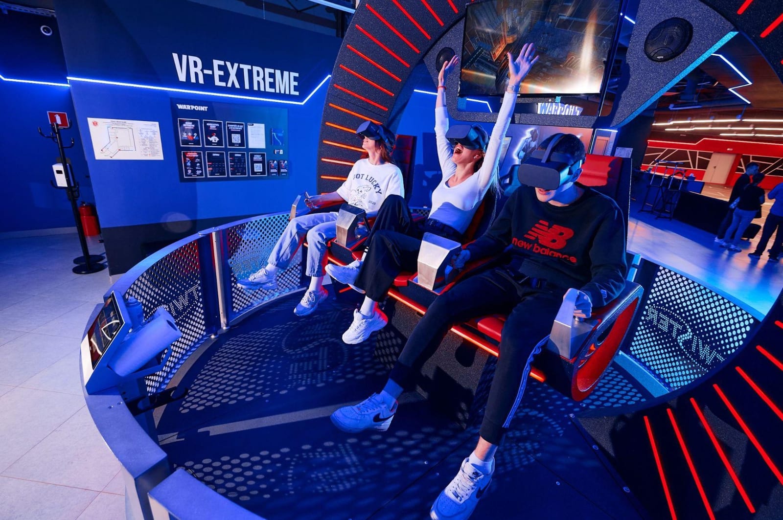 VR-Extreme зона Warpoint - динамические VR-аттракционы для посетителей парка